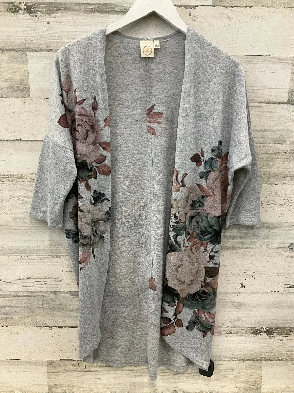 Cardigan By Clothes Mentor In Grey, Size: S