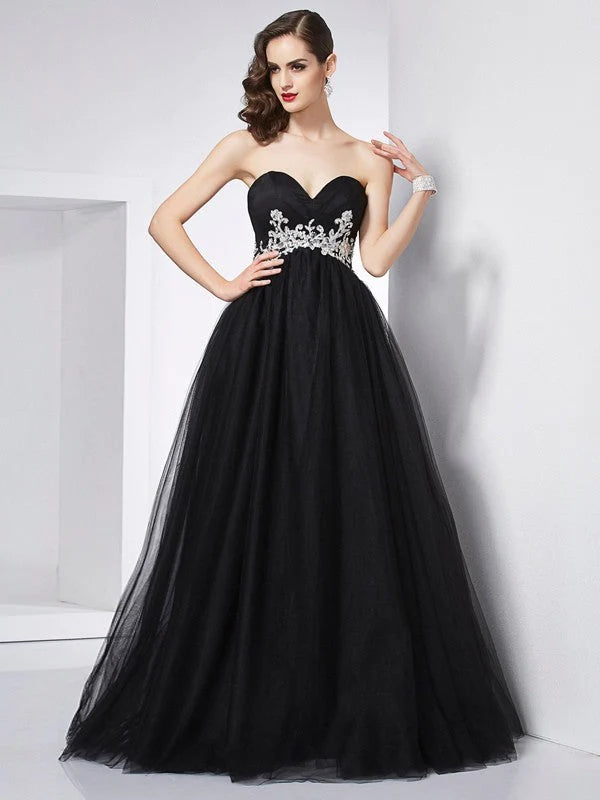 Ball Gown Sweetheart Sleeveless Applique Long Net Quinceanera Dresses